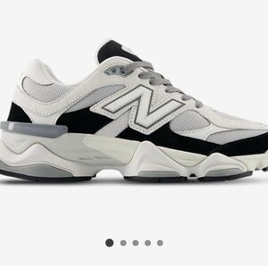 New Balance 1960 Monochrome Athletic Shoes
Worn once 
Box included